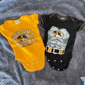 GC 2 Missouri Tigers Onesie Mizzou sz0-3mo